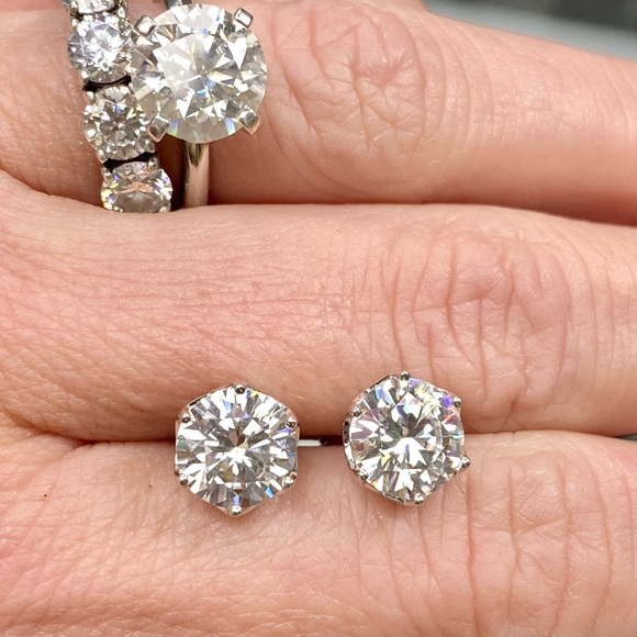 4 Carat Moissanite Diamond Stud Earrings (2 Carat each Stud) - Picture 6 of 12